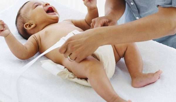 احتباس البول عند الاطفال الرضع Urine blockage in newborns