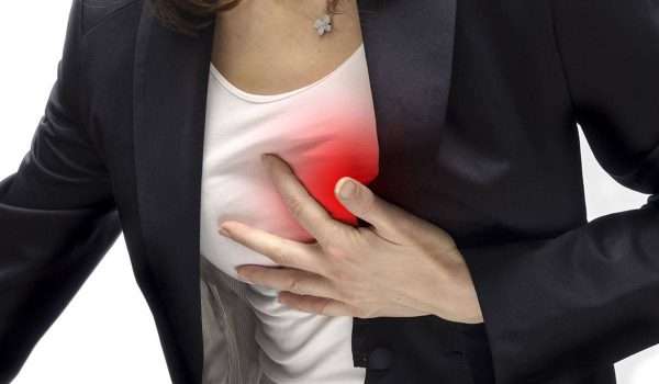 اعراض الازمة القلبية عند النساء .. قد تظهر لعدة أسابيع قبل الإصابة!