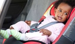 انفوجرافيك | حافظ على سلامة طفلك في السيارة