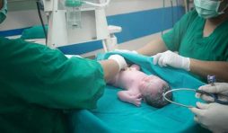 توسيع فتحة الشرج عند الأطفال حديثي الولادة