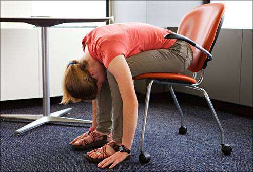DailyMedicalinfo13 photo of teen doing chair stretch at desk1