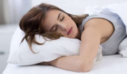 حمالات الثدي .. هل نزعها قبل النوم صحي؟ وما تأثيرها على ترهل الصدر؟