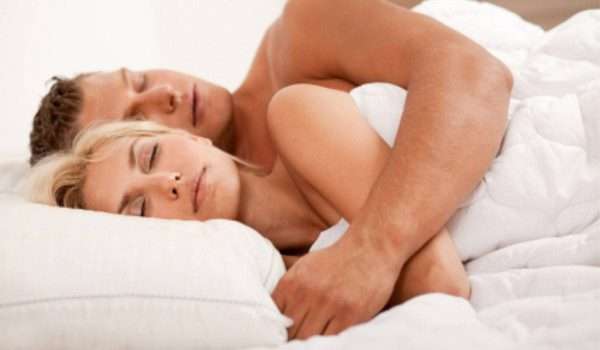 لماذا يجب عليك النوم عارياً ؟ دراسة حديثة