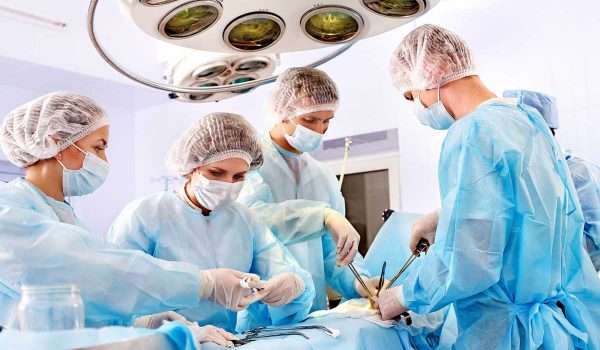جراح إيطالي مُستعد لأول عملية زرع رأس إنسان في العالم