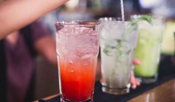 عادات شرب خاطئة تقوم بها تؤثر على صحتك !