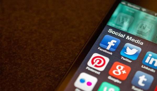 اضرار مواقع التواصل الاجتماعي