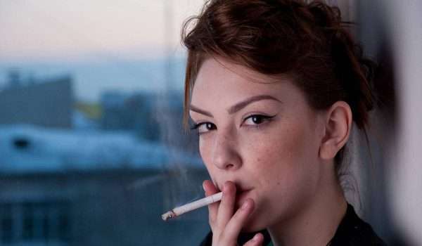 النساء المدخنات