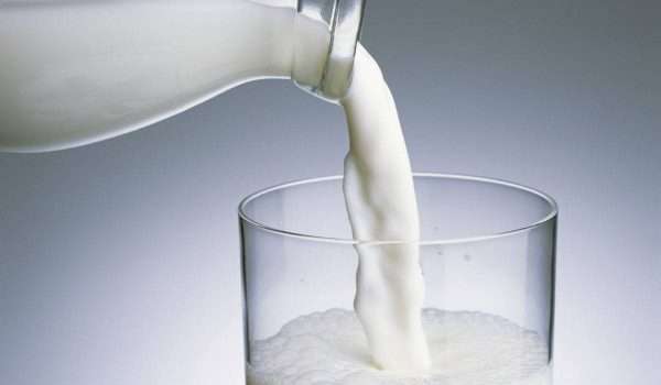 هل الحليب قليل الدسم يعزز خطر الإصابة بـ مرض باركنسون ؟