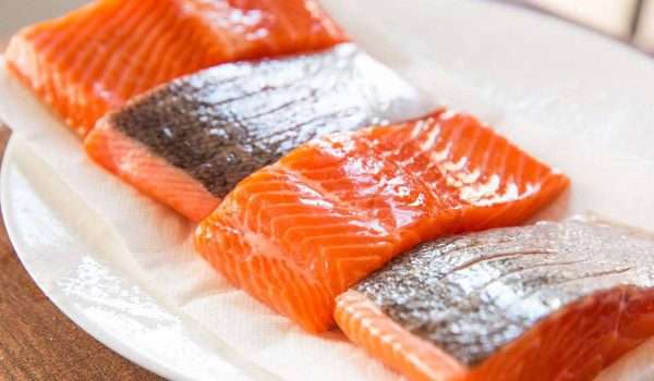 تناول سمك السلمون من أجل صحة معدتك والحماية من الأمراض!