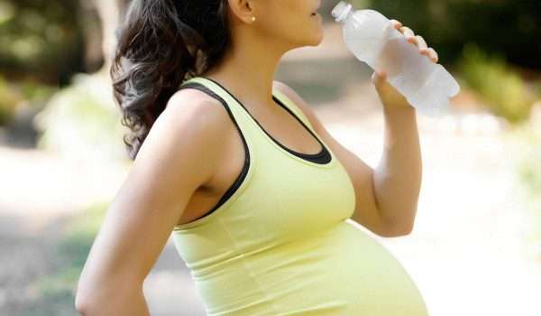 دراسة جديدة تحذر الحوامل.. مادة bpa في البلاستيك تؤذي معدة طفلك!