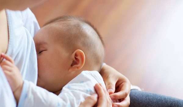 تناول الأم لمسببات الحساسية قد يمنع الحساسية عند الاطفال مستقبلا!