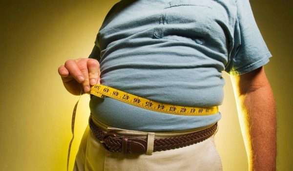 نصف الرجال ممن يعانون زيادة الوزن يرون أن وزنهم مناسب!
