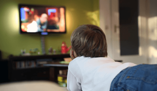 ما هو مدى تأثير التلفزيون على الاطفال وسلوكياتهم؟