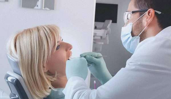 علاج الاسنان للحامل في الشهر الاول