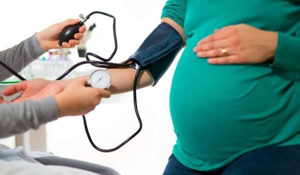 انخفاض ضغط الدم للحامل هل يؤثر على الجنين؟
