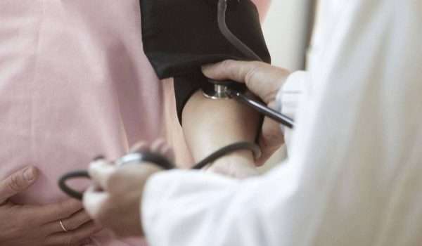 ارتفاع ضغط الدم قبل الحمل قد يكون له علاقة بـ اجهاض الجنين !