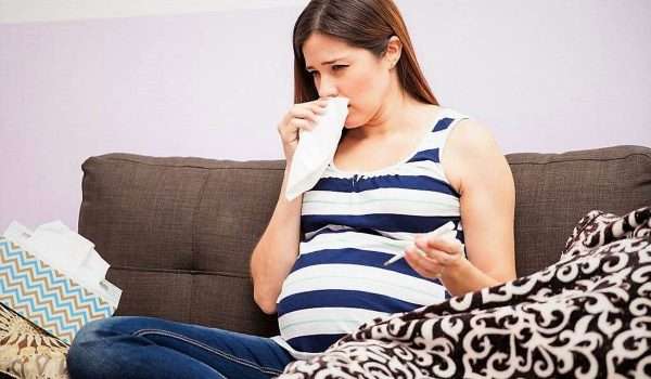 علاج الكحة للحامل بالطرق الطبيعية والأدوية