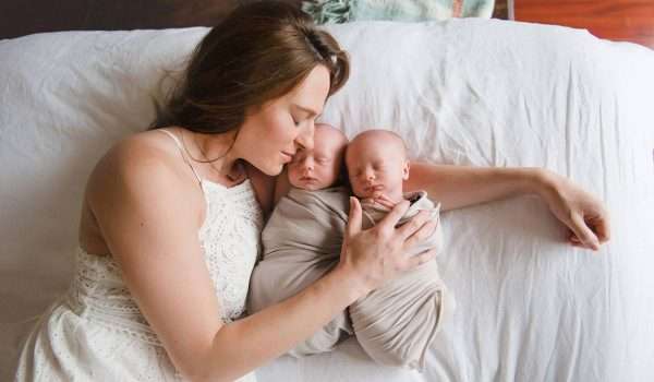 ولادة التوأم طبيعي هل هي ممكنة؟ ومتى يتم اللجوء للولادة القيصرية؟