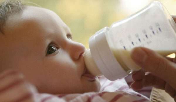 الحليب الصناعي للطفل