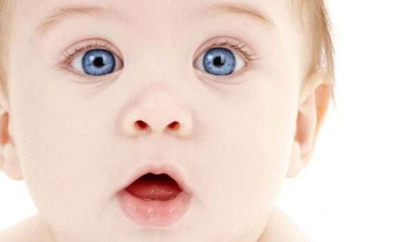 لون عيون الاطفال حديثى الولادة