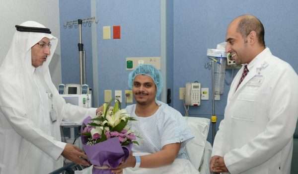 موظف في مشفى سعودي يقوم بـ التبرع بخلايا جذعية لرضيع ولا قرابة بينهما!