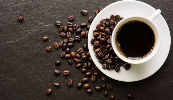 فوائد القهوة للشعر .. هل الكافيين يقلل من تساقط الشعر لمرضى السرطان؟