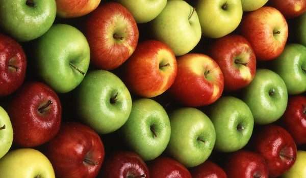 فوائد اكل التفاح على الريق .. يزودك بالطاقة اللازمة لبداية اليوم