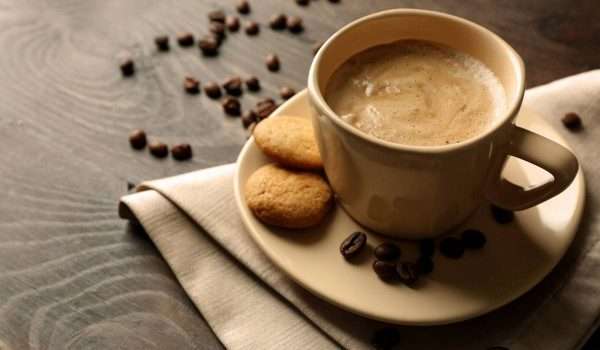 فوائد القهوة باللبن .. كيف تزيد من إمداد البروتين والطاقة؟ ونصائح ذهبية