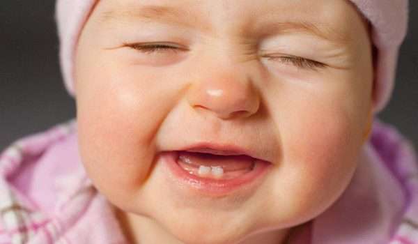 التسنين المبكر أو ظهور الاسنان عند الاطفال مبكرا