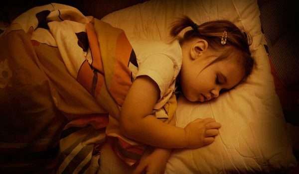 تعرق الراس اثناء النوم عند الاطفال