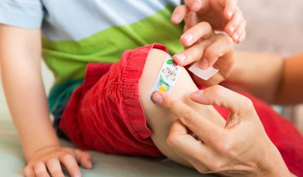 علاج الدمامل عند الاطفال .. ومن هم الأطفال الأكثر عرضة للإصابة بالدمامل؟