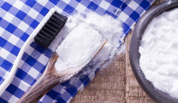 اكتشف كيفية تنظيف الاسنان بالملح . وفوائد الملح للأسنان!