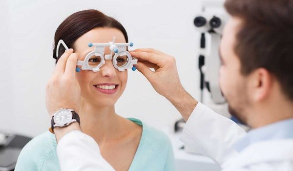 فحص النظر عن طريق 11 اختبار مختلف لتشخيص مشاكل العين