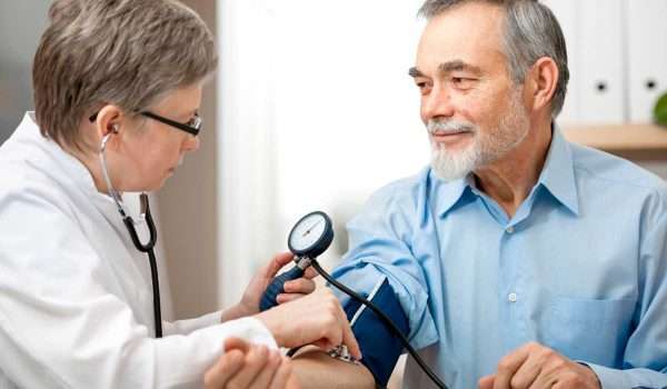 ضغط الدم الطبيعي وأسباب ارتفاعه وطرق علاجه