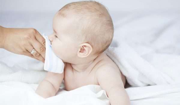 اعراض البرد عند الرضع وطرق علاجه