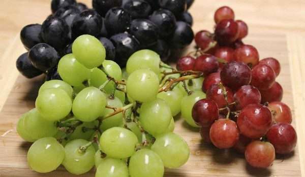 السعرات الحرارية في العنب وقيمته الغذائية