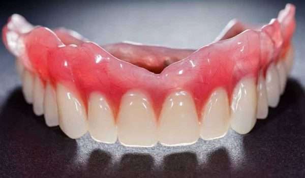 أضرار تركيبات الأسنان المتحركة