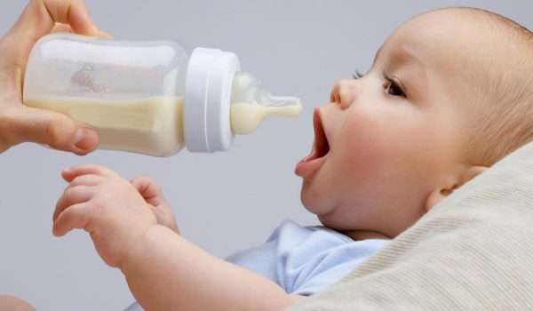 بديل حليب البقر للأطفال المصابين بالحساسية من بروتين حليب البقر