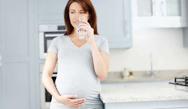 كثرة شرب الماء للحامل في الشهر التاسع