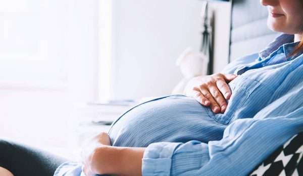 ما هي أعراض الحمل بعد سن الأربعين