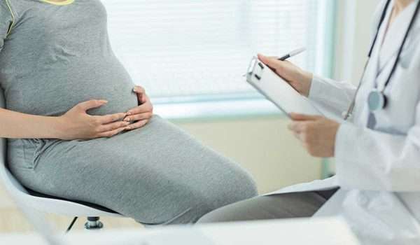 ما سبب تضخم الكلى عند الجنين
