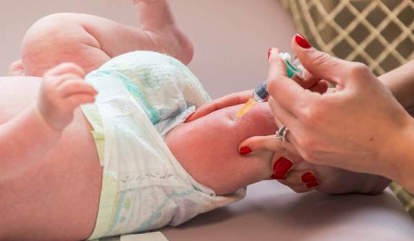 أهمية تطعيم الشهرين لطفلك وكيفية تخفيف أعراضه