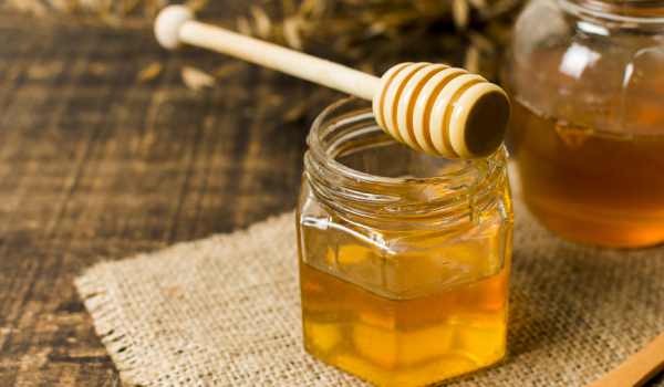 فوائد عسل المانوكا لعلاج مشاكل المعدة والقولون