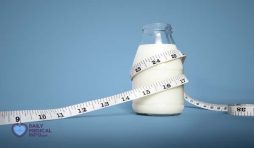 فوائد الحليب خالي الدسم وقيمته الغذائية وأضراره