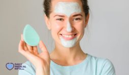 طريقة استخدام فرشاة تنظيف الوجه وأهم أضرارها