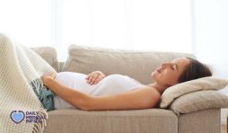 أضرار النوم على الظهر للحامل في الثلثين الثاني والثالث