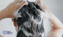 كيفية تنظيف فروة الرأس بطرق فعالة لشعر صحي