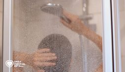 فوائد الاستحمام بالماء الحار أو الساخن وأضراره